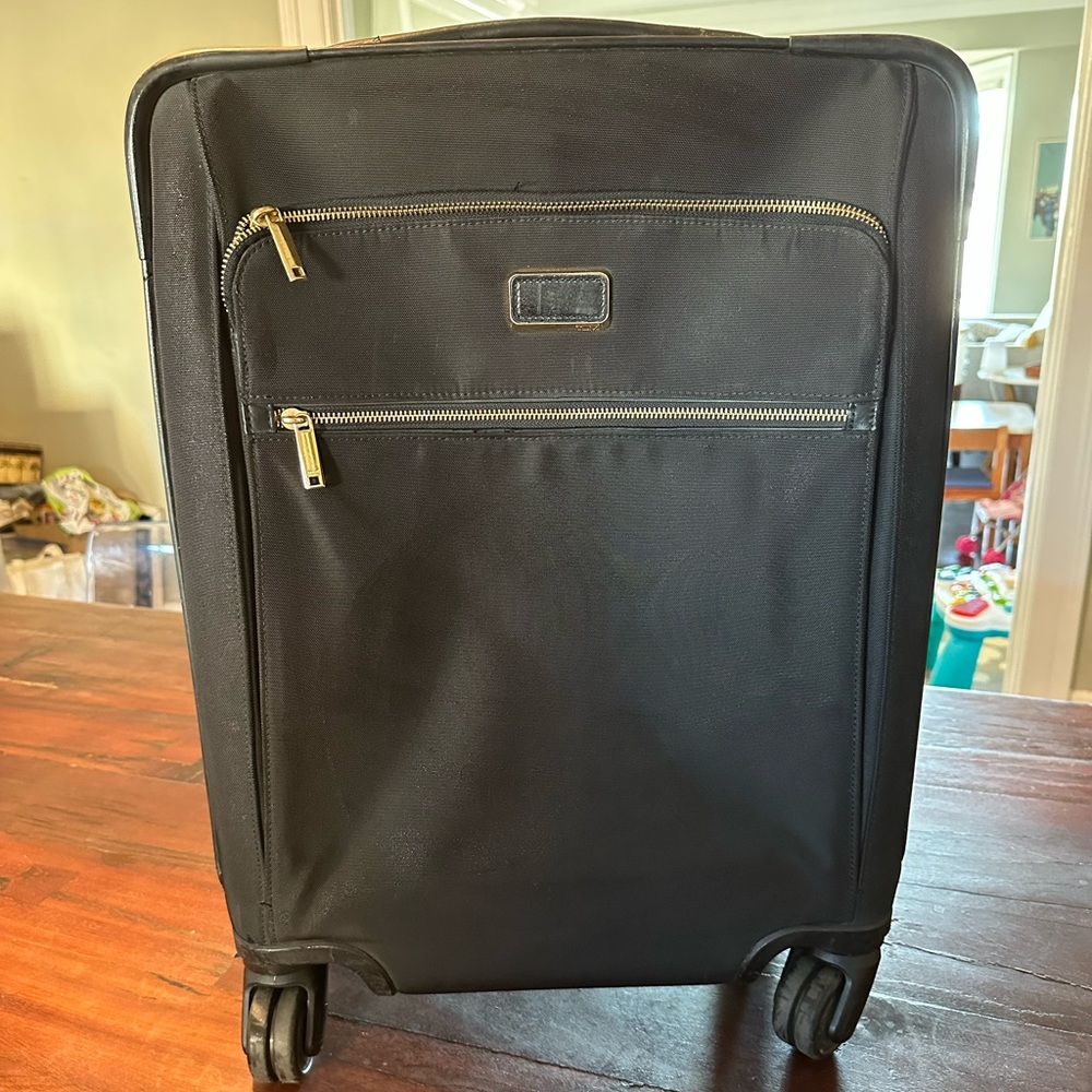 Tumi Larkin Sophie Continental Expandable 4-Wheeled Carry-On